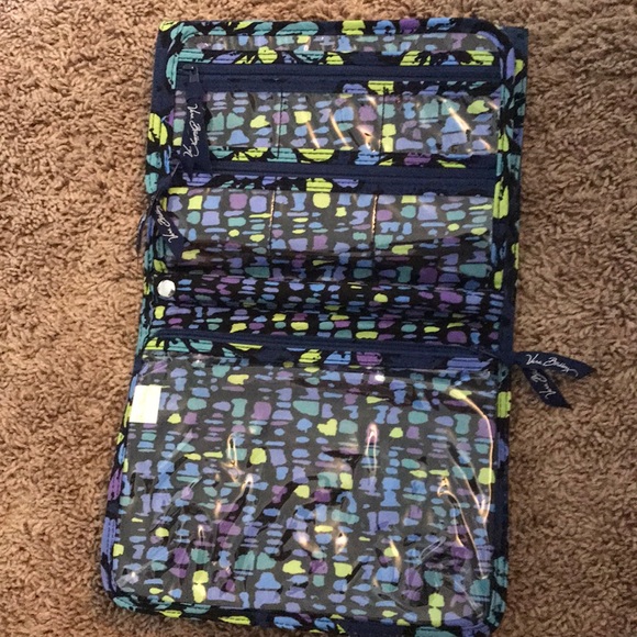 Vera Bradley travel bathroom bag. - Picture 2 of 4